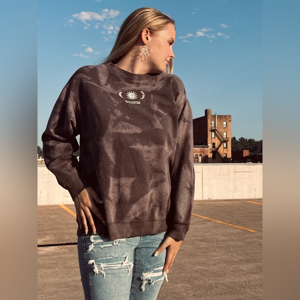 Hollister size small bleach dyed sweater